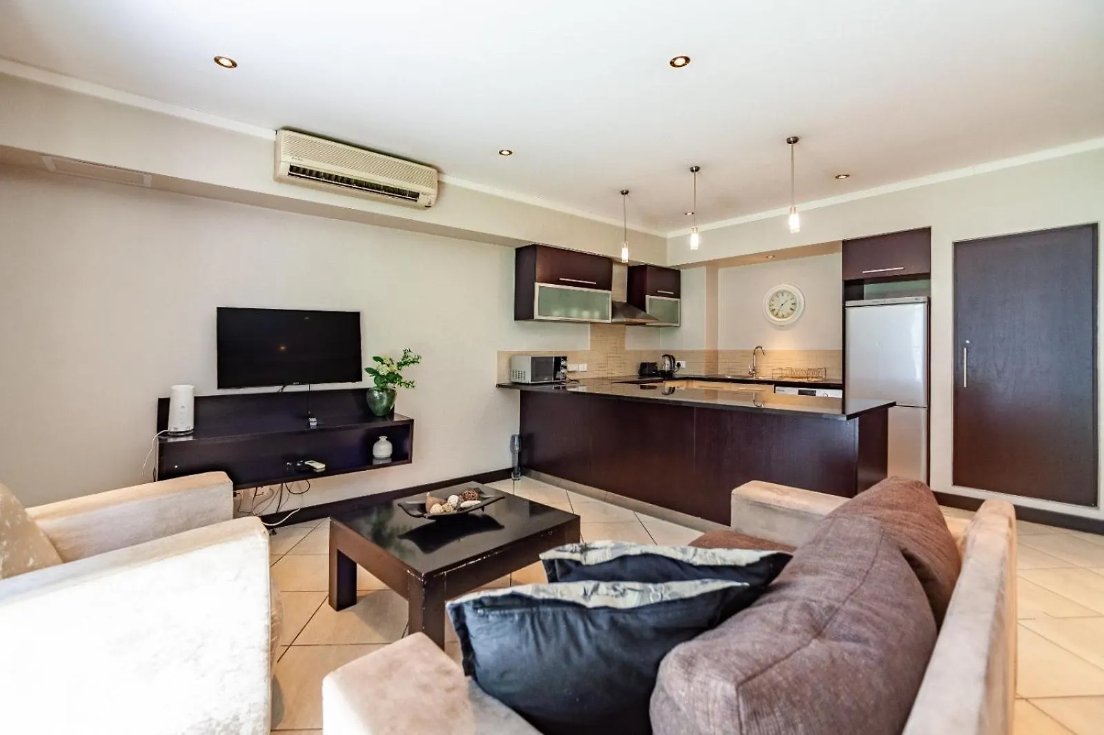 Modern 1 Bedroom Apartment No Loadshedding Kapstadt