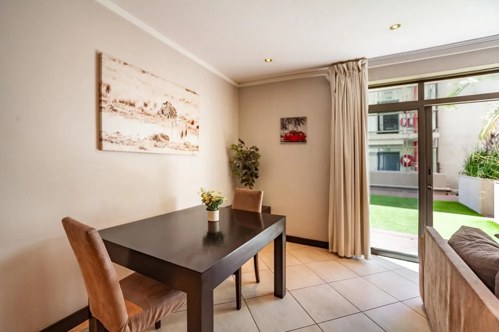 Modern 1 Bedroom Apartment No Loadshedding Kapstadt