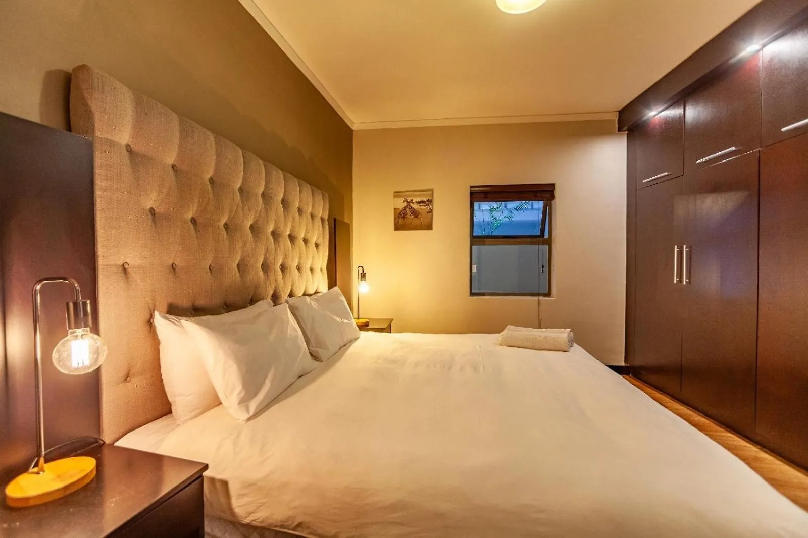 Modern 1 Bedroom Apartment No Loadshedding Kapstadt