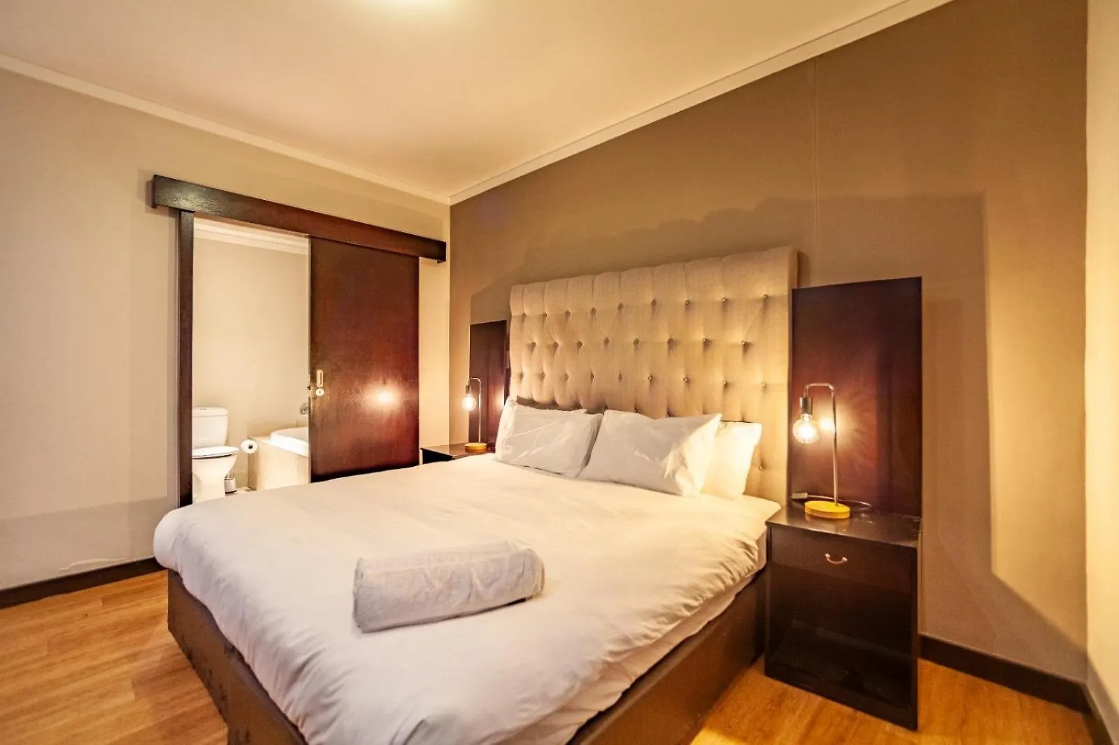 Modern 1 Bedroom Apartment No Loadshedding Kapstadt