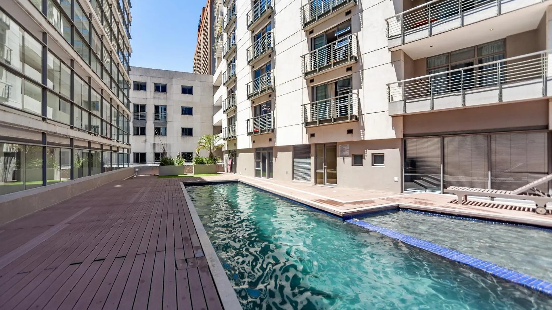 Modern 1 Bedroom Apartment No Loadshedding Kapstadt